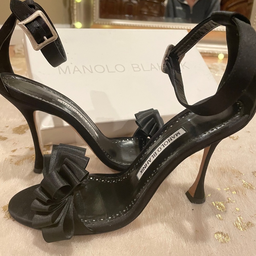 Manolo Blahnik Vinkaos Heels - Picture 4 of 5